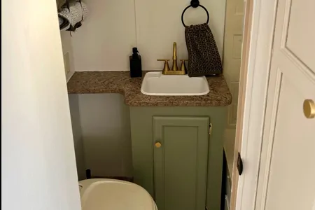 NEWLY RENOVATED 30 FT HOME AWAY FROM HOME**DELIVERY ONLY**