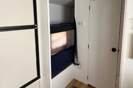 NEWLY RENOVATED 30 FT HOME AWAY FROM HOME**DELIVERY ONLY**