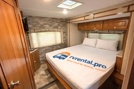 ADVENTURE AWAITS : SPACIOUS 2017 CHEVY LEPRECHAUN