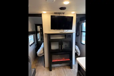 Luxury  Greywolf 26DBH Travel Trailer with fireplace