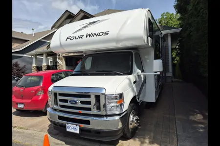 Vincent's Thor Motor Coach Four Winds Class C