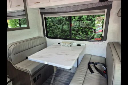 Vincent's Thor Motor Coach Four Winds Class C