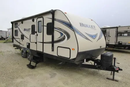 Ultimate Family Basecamp — Pristine 28' Keystone Bullet | Sleeps 8 | Pickup Only