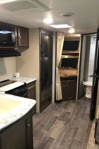 Ultimate Family Basecamp — Pristine 28' Keystone Bullet | Sleeps 8 | Pickup Only