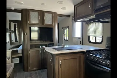 Ultimate Family Basecamp — Pristine 28' Keystone Bullet | Sleeps 8 | Pickup Only