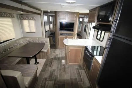 Ultimate Family Basecamp — Pristine 28' Keystone Bullet | Sleeps 8 | Pickup Only