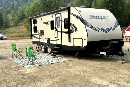 Ultimate Family Basecamp — Pristine 28' Keystone Bullet | Sleeps 8 | Pickup Only