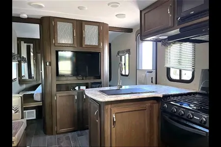 Ultimate Family Basecamp — Pristine 28' Keystone Bullet | Sleeps 8 | Pickup Only