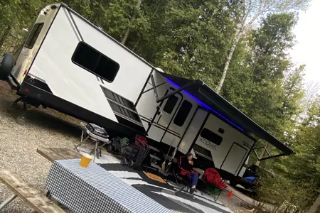 Dutchmen Kodiak Ultimate 3371 FLSL Travel Trailer"D