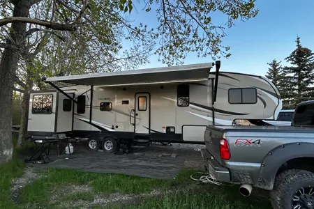 Spacious 2019 Keystone Hideout 315RTDS Fifth Wheel – Your Home Away From Home!