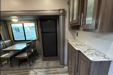 Spacious 2019 Keystone Hideout 315RTDS Fifth Wheel – Your Home Away From Home!