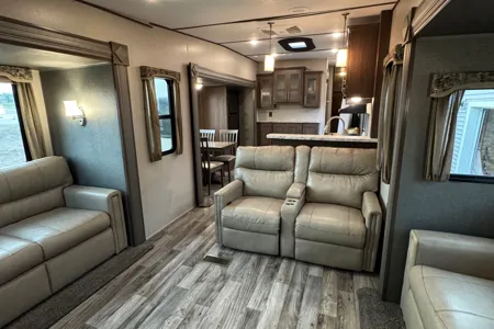 Spacious 2019 Keystone Hideout 315RTDS Fifth Wheel – Your Home Away From Home!