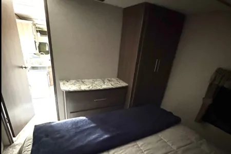 Spacious 2019 Keystone Hideout 315RTDS Fifth Wheel – Your Home Away From Home!