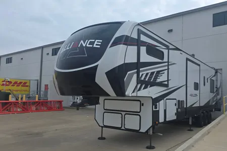 John's Alliance RV 41v15 Toy Hauler