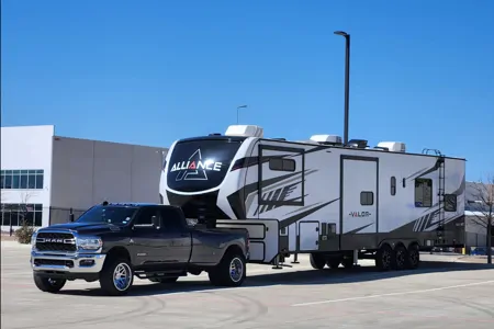 John's Alliance RV 41v15 Toy Hauler