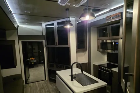 John's Alliance RV 41v15 Toy Hauler