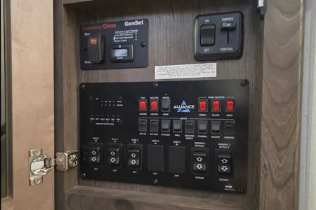 John's Alliance RV 41v15 Toy Hauler