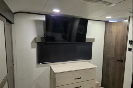 John's Alliance RV 41v15 Toy Hauler