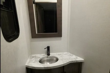 John's Alliance RV 41v15 Toy Hauler