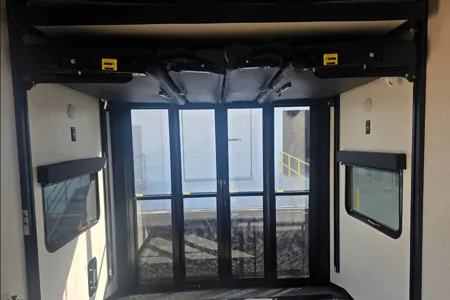 John's Alliance RV 41v15 Toy Hauler