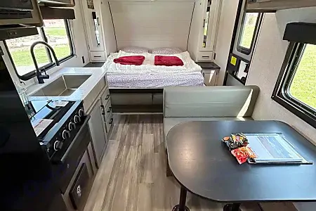 New 2025 Starcraft 24ft. Trailer- free private shuttle - Bibi