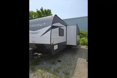 Hinda 28 FT Keystone Hideout Travel Trailer