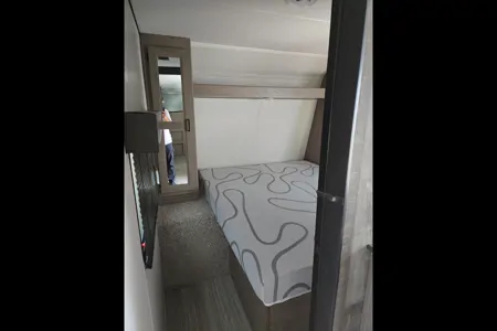 Hinda 28 FT Keystone Hideout Travel Trailer