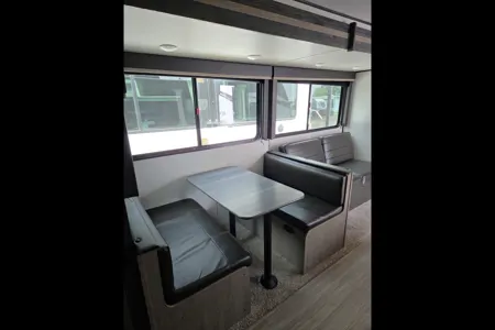 Hinda 28 FT Keystone Hideout Travel Trailer
