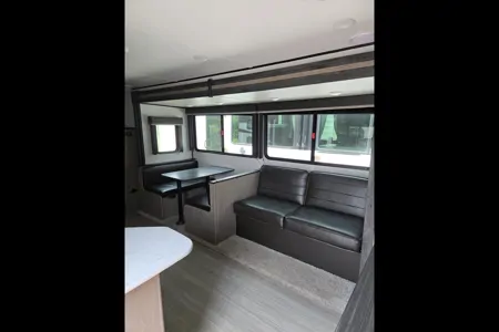 Hinda 28 FT Keystone Hideout Travel Trailer