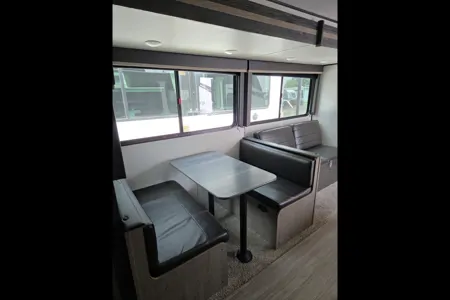 Hinda 28 FT Keystone Hideout Travel Trailer