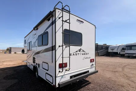 The Modern Explorer: 2024 Entrada