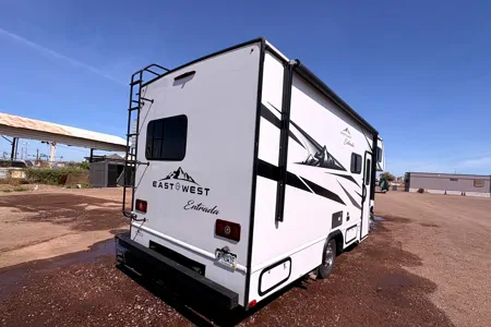 The Modern Explorer: 2024 Entrada