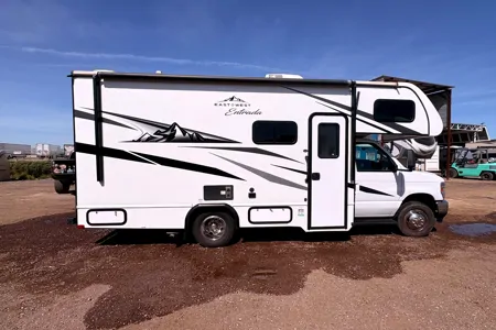 The Modern Explorer: 2024 Entrada