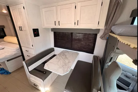 The Modern Explorer: 2024 Entrada