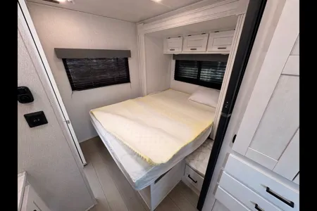 The Modern Explorer: 2024 Entrada