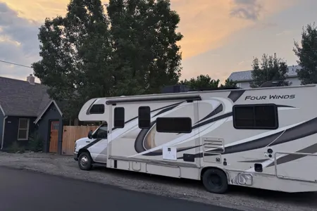 The Roamer | Starlink, Solar, Luxury Bed - all you need without the fluff!