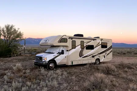 The Roamer | Starlink, Solar, Luxury Bed - all you need without the fluff!