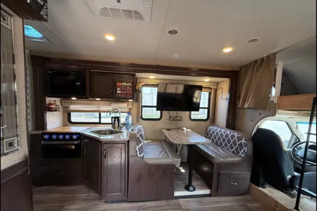 The Roamer | Starlink, Solar, Luxury Bed - all you need without the fluff!