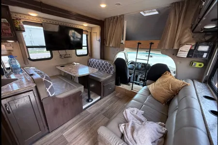 The Roamer | Starlink, Solar, Luxury Bed - all you need without the fluff!