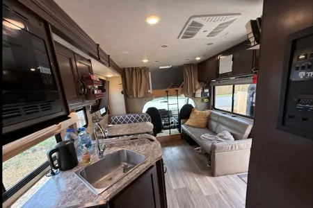 The Roamer | Starlink, Solar, Luxury Bed - all you need without the fluff!