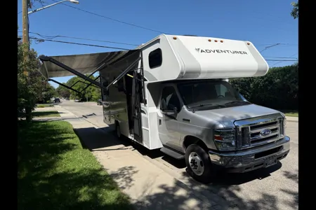 Chuck & Hollie’s Adventurer 24DS Class C