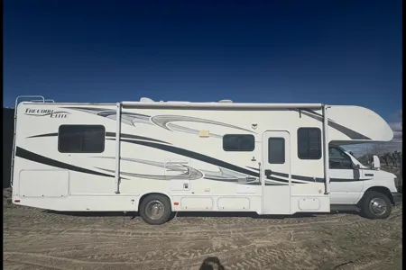 Family friendly Thor Motor Coach Freedom MH Class C