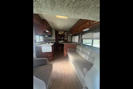 Family friendly Thor Motor Coach Freedom MH Class C