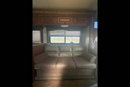 Family friendly Thor Motor Coach Freedom MH Class C