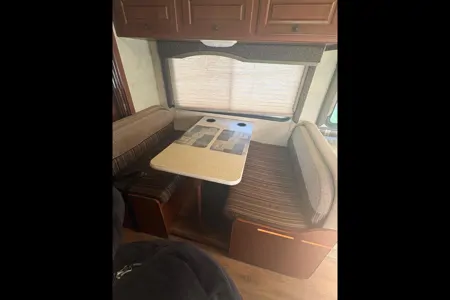 Family friendly Thor Motor Coach Freedom MH Class C