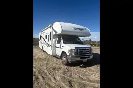 Family friendly Thor Motor Coach Freedom MH Class C