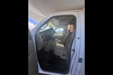 Family friendly Thor Motor Coach Freedom MH Class C