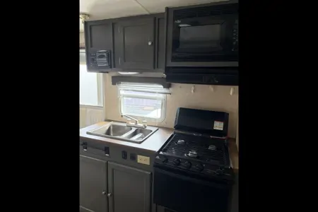 DMLRC's R-Vision Trail Sport Travel Trailer