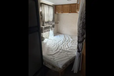 DMLRC's R-Vision Trail Sport Travel Trailer