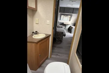 DMLRC's R-Vision Trail Sport Travel Trailer